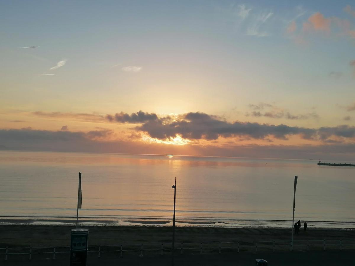 Sunrise View - Beachfront Apartment, וויימות' מראה חיצוני תמונה